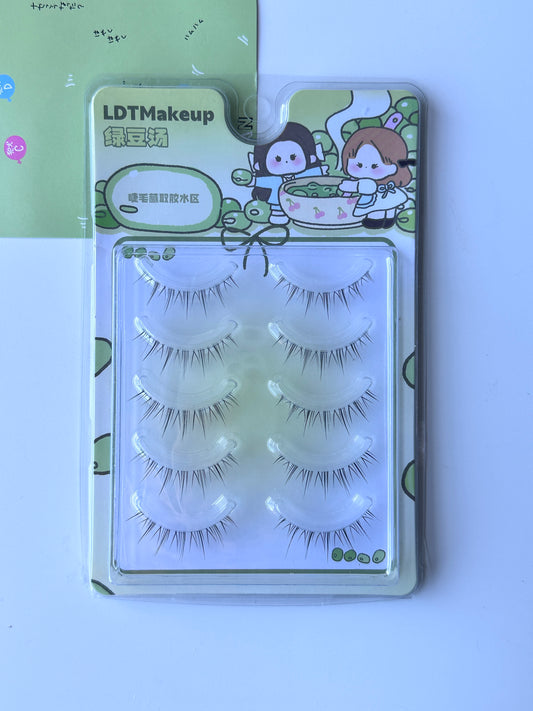 5 Pairs Natural Little Devil Lashes (R08)